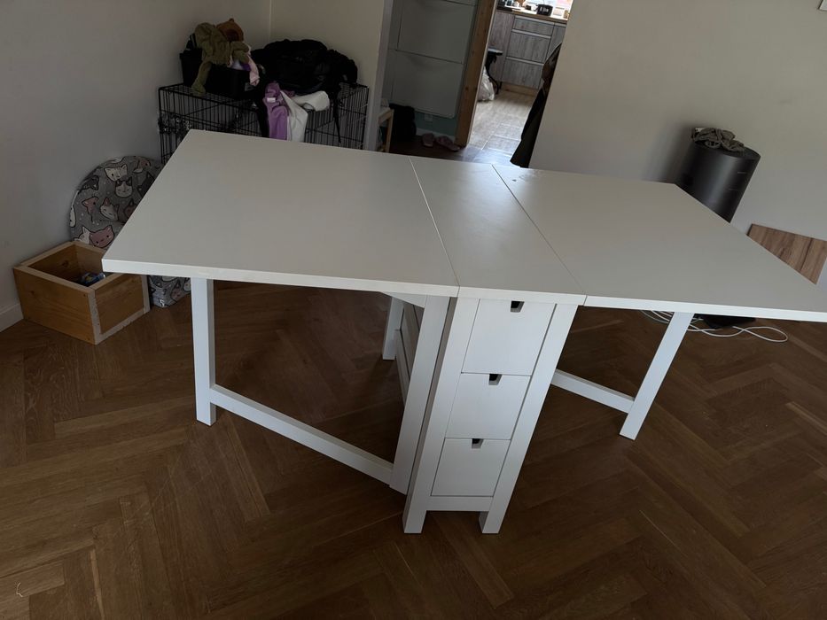 Rozkładany stół IKEA – praktyczny, solidny i pięknie prosty