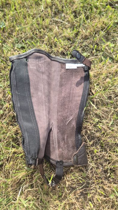 Czapsy do jazdy konnej firmy Tophorse. Skórzane, kolor brąz. Rozmiar S