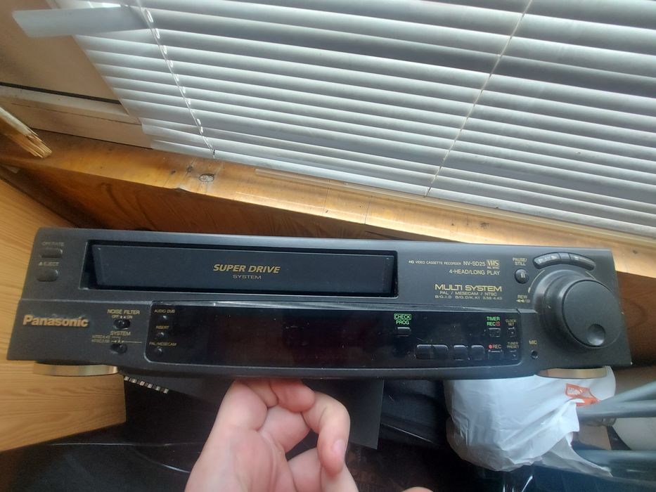 Видеомагнитофон Panasonic NV SD25