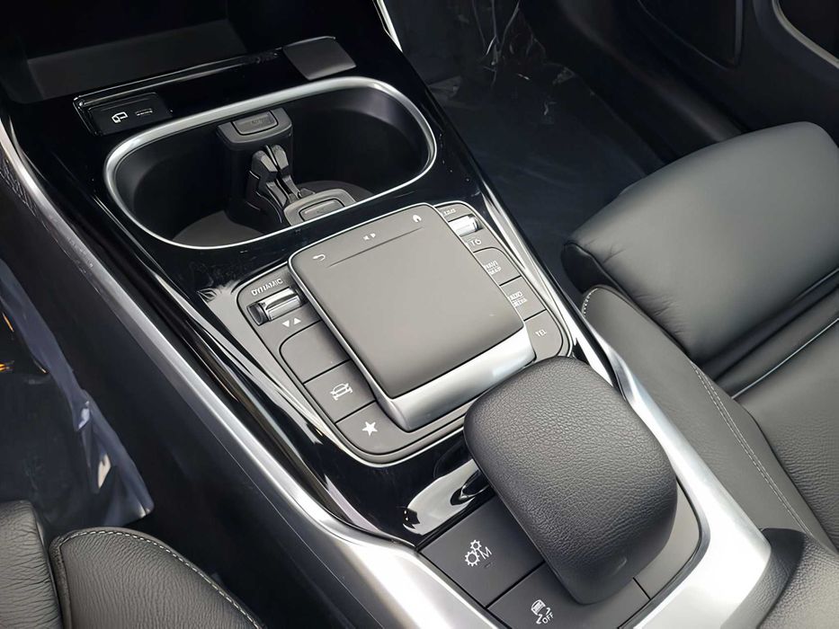Mercedes-Benz CLA      2022