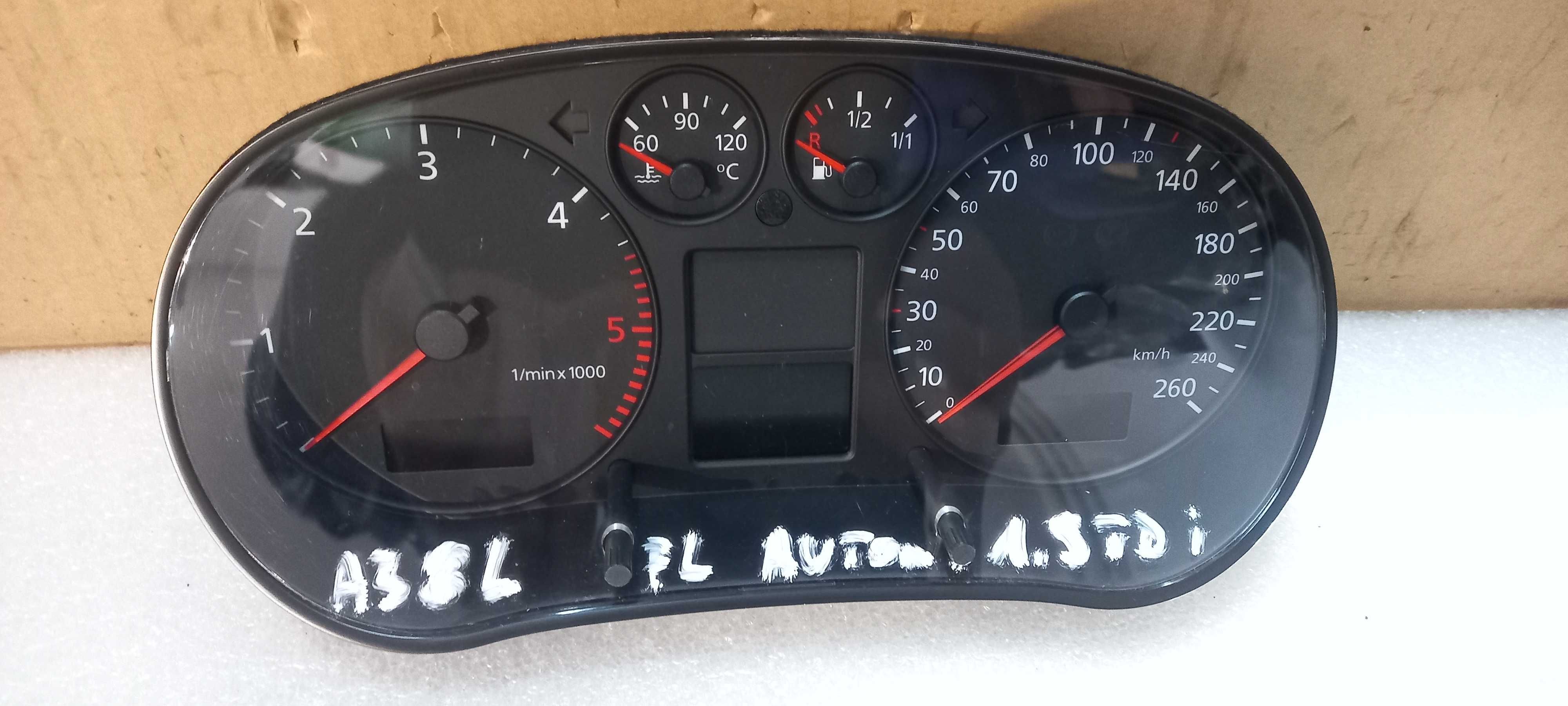 Licznik Audi A38L 1.9 tdi automat JAEGER -900K