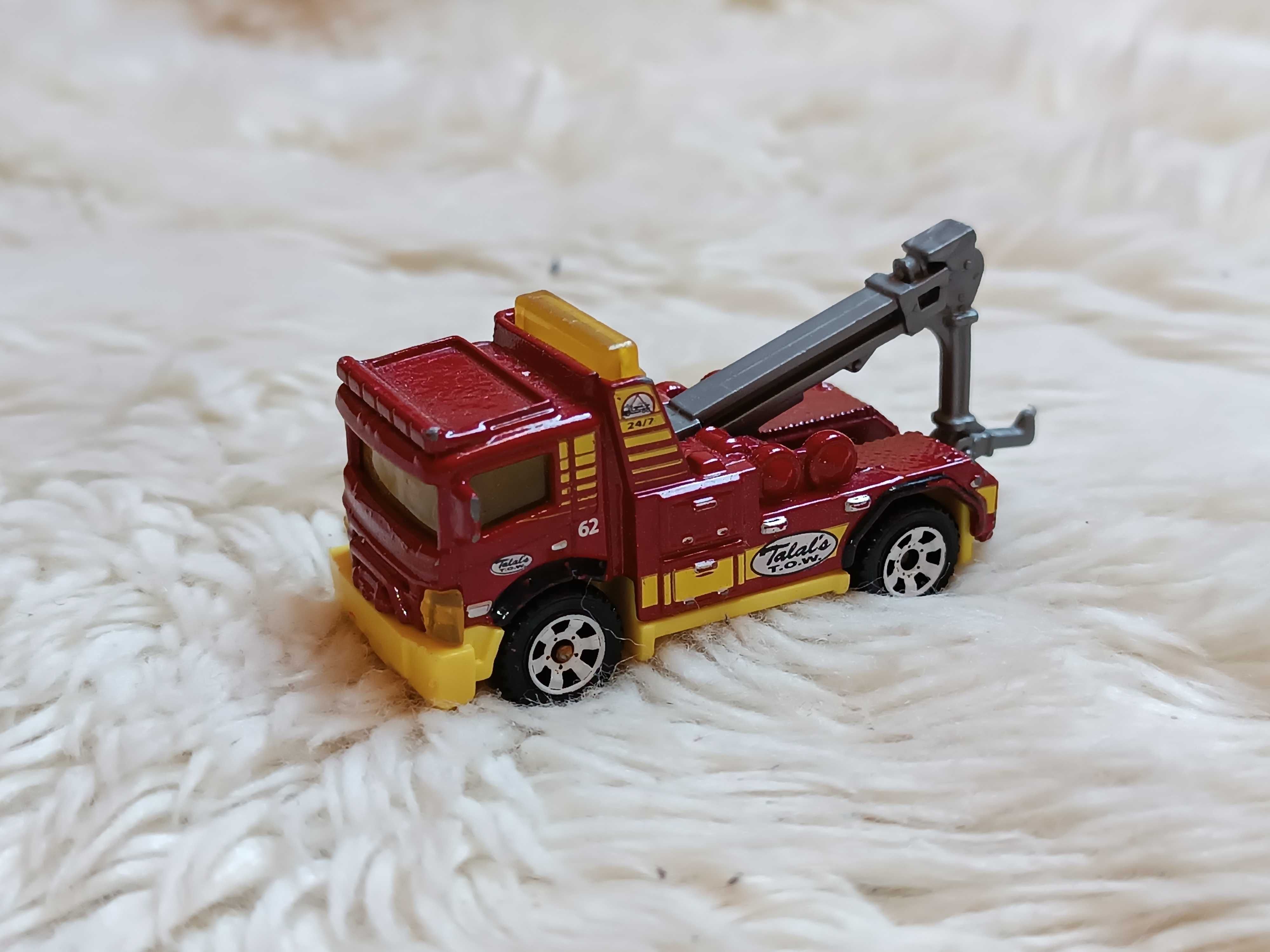 Matchbox Urban Tow Truck 2011 Mattel Holownik z hakiem pomoc drogowa