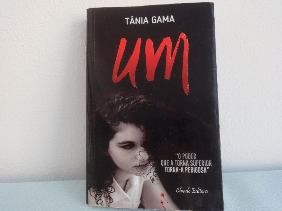 Livro "Um" de Tânia Gama