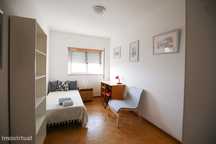 150062 - Quarto com cama de solteiro em...