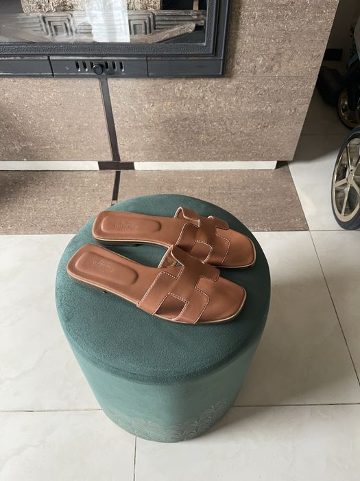 Sprzedam klapki Hermes Oran roz 42- zdecydowanie na 40