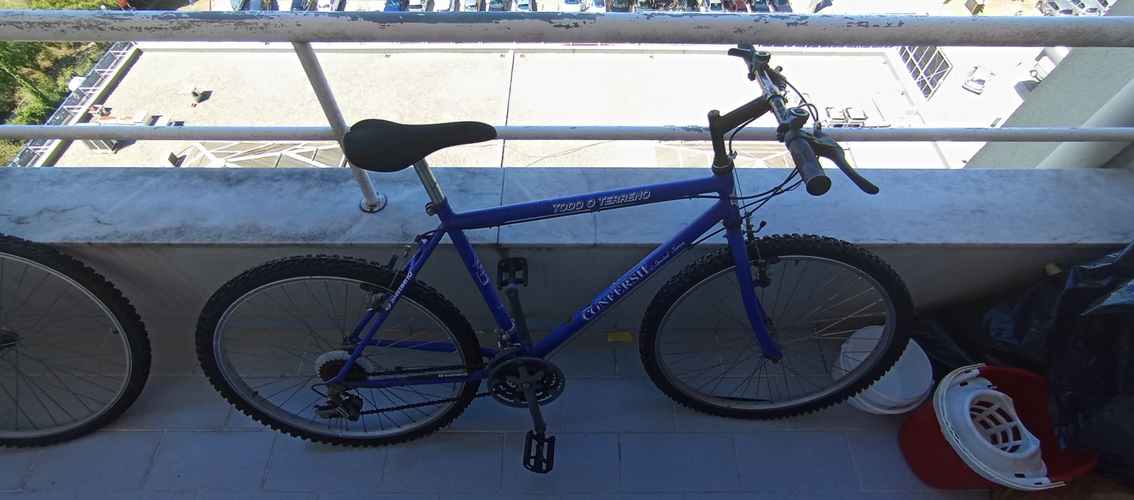 Vendo bicicletas paradas (precisam de manutenção)