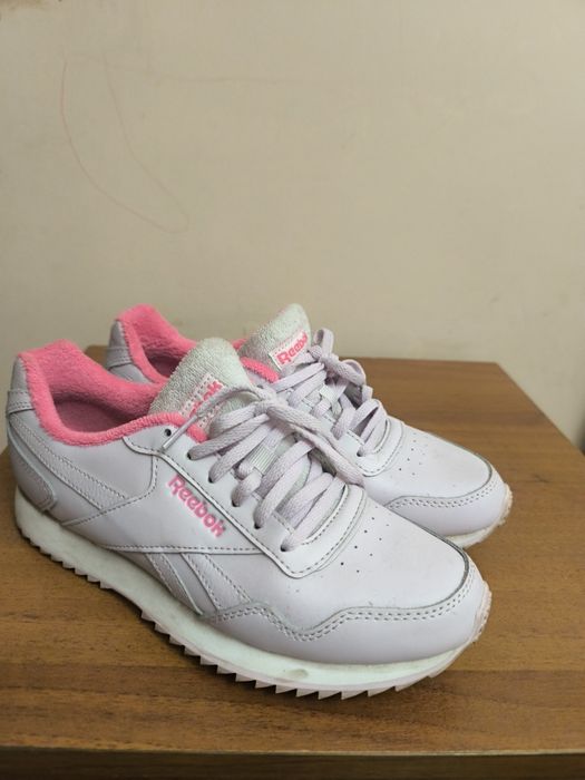 Кросівки жіночі 38 розмір