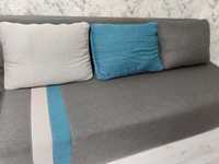 Синя подушка з дивану