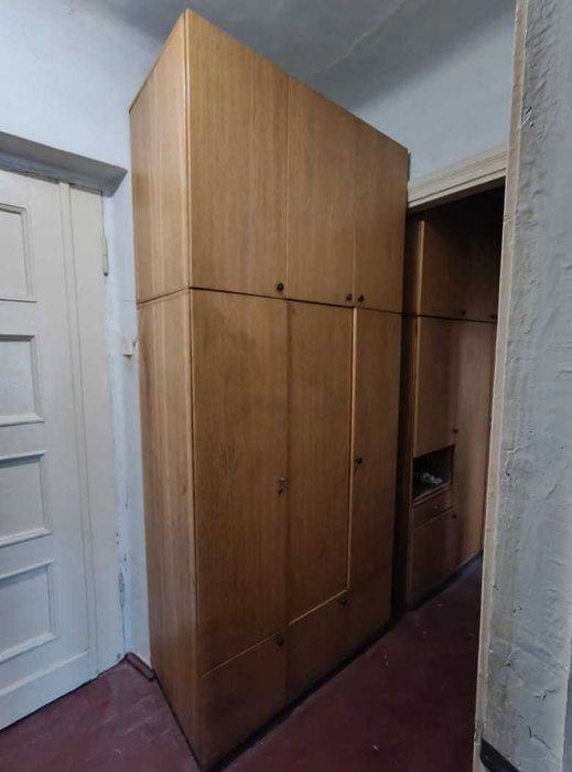 Шафи (високі) у вітальню