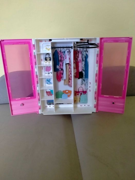 Szafa na ubrania Barbie Fashionistas Garderoba zabawka jak nowa