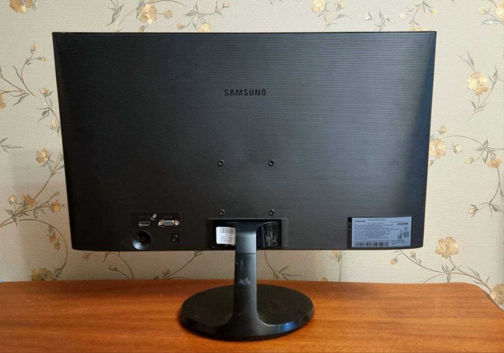 Монітор 24 Samsung S24F350FHI | Є кількість