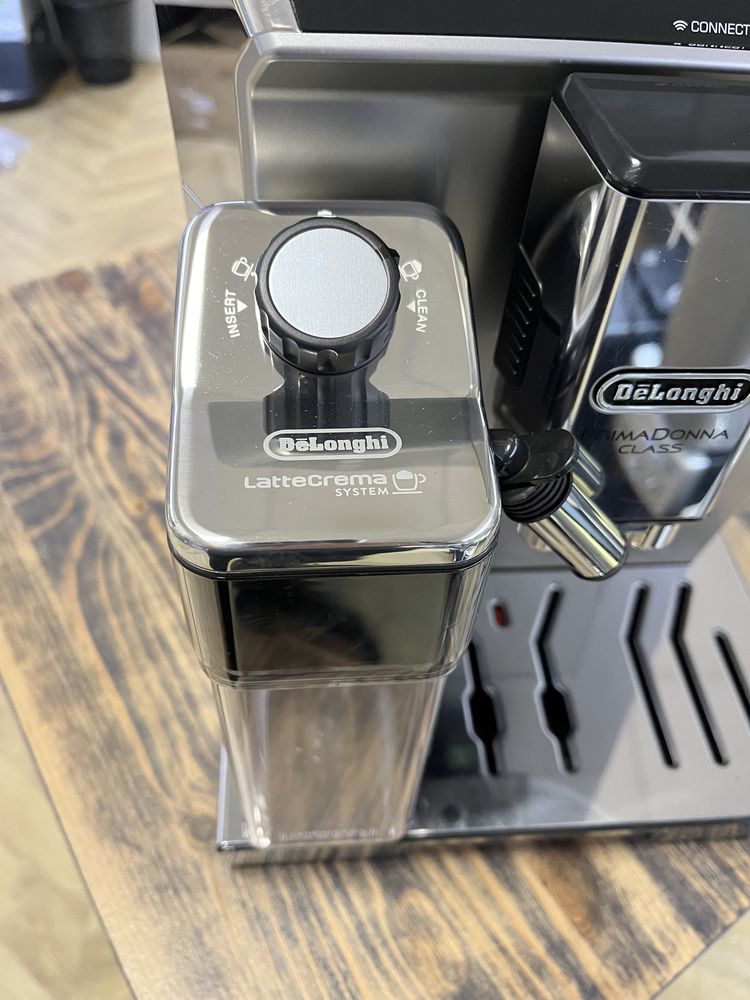 Кавомашина Кавоварка Delonghi Primadonna Clas
