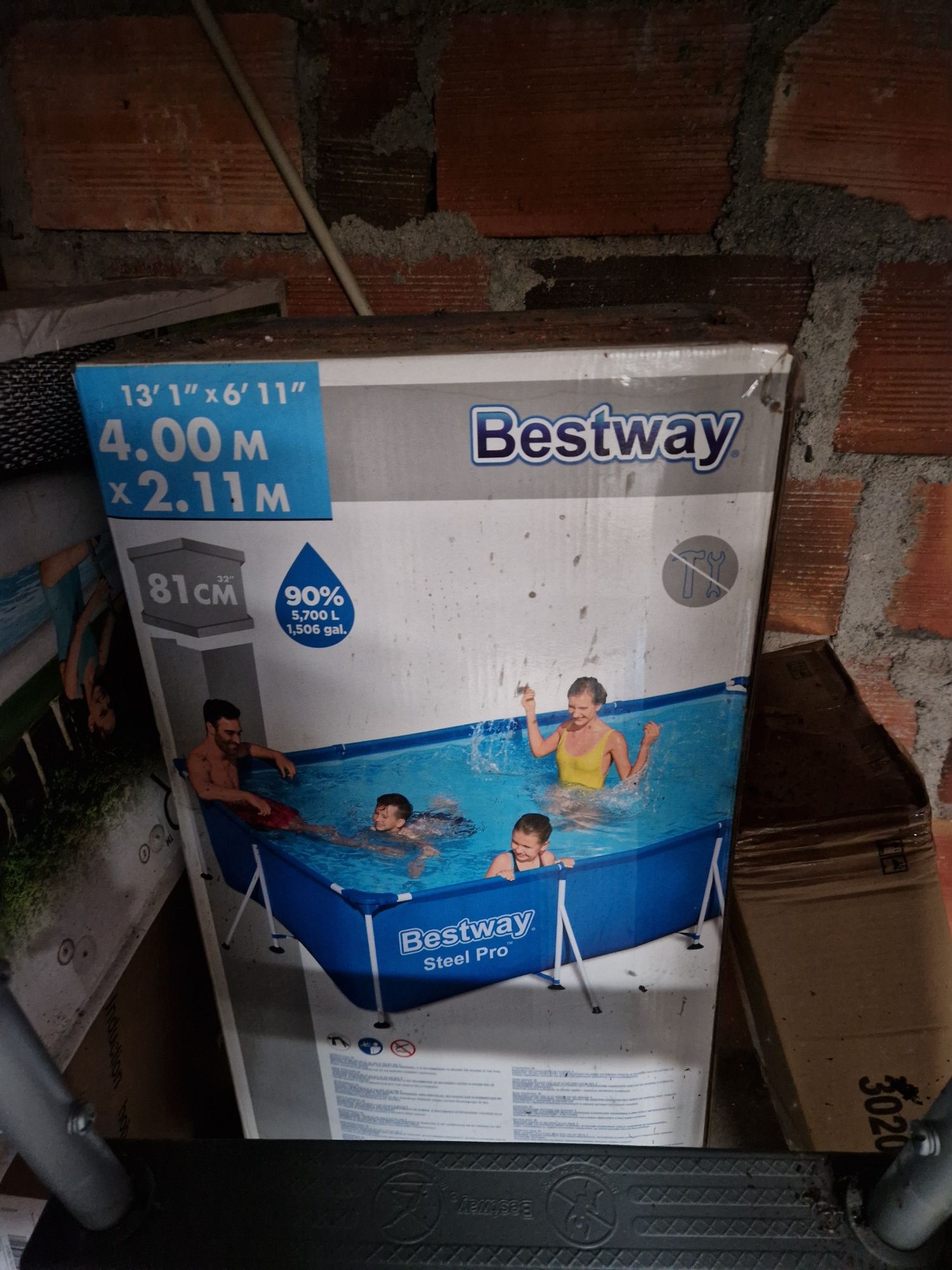 Com ofertas Piscina BESTWAY 4x2.11 metros usada 1 vez.
