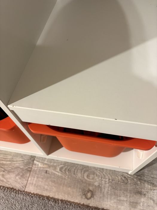 Regal Trofast IKEA z pojemnikami