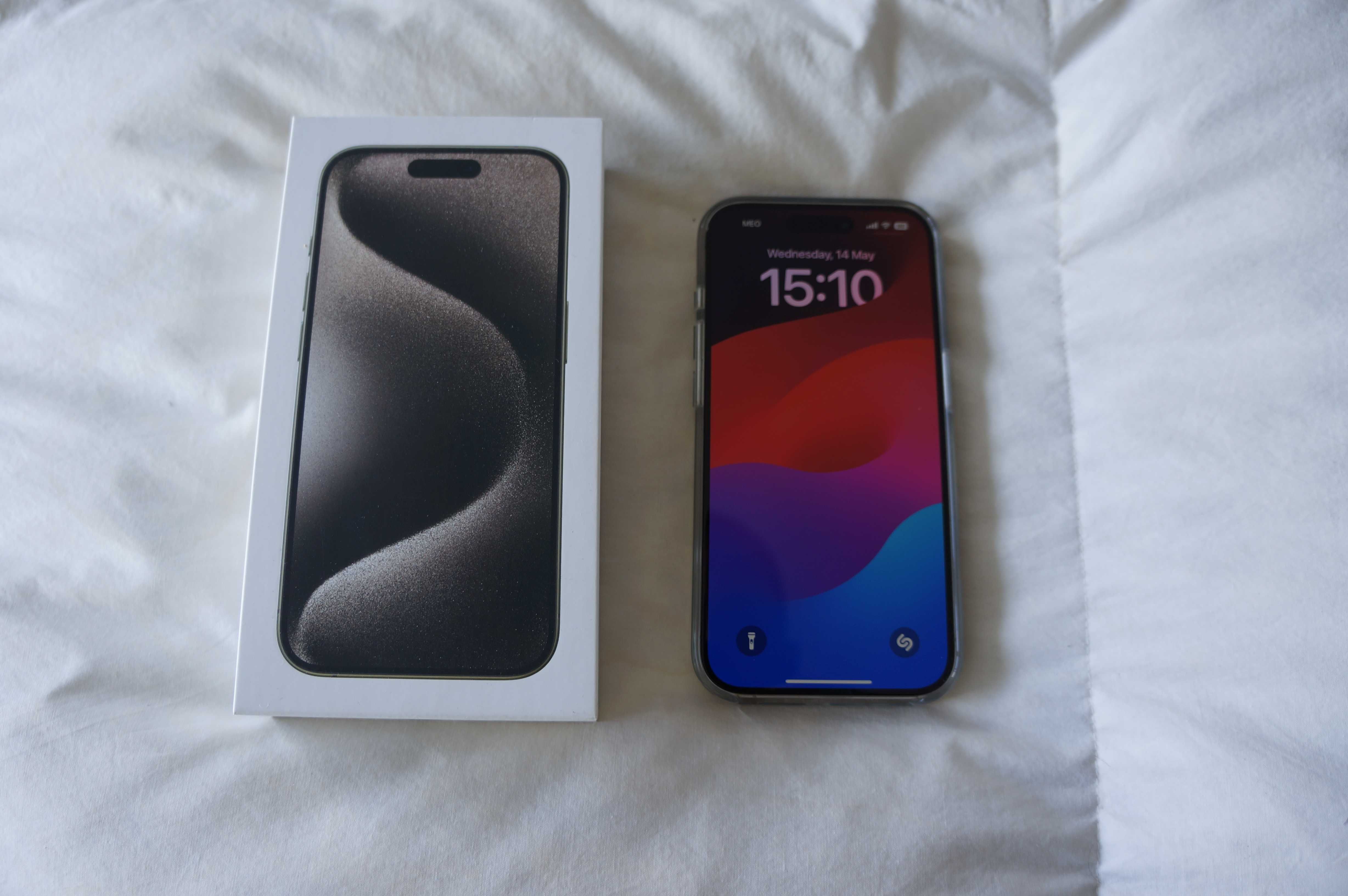 iPhone 15 Pro + Clear Case (original apple)