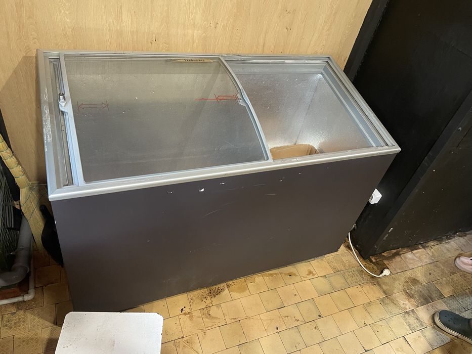 Морозильник вітрина