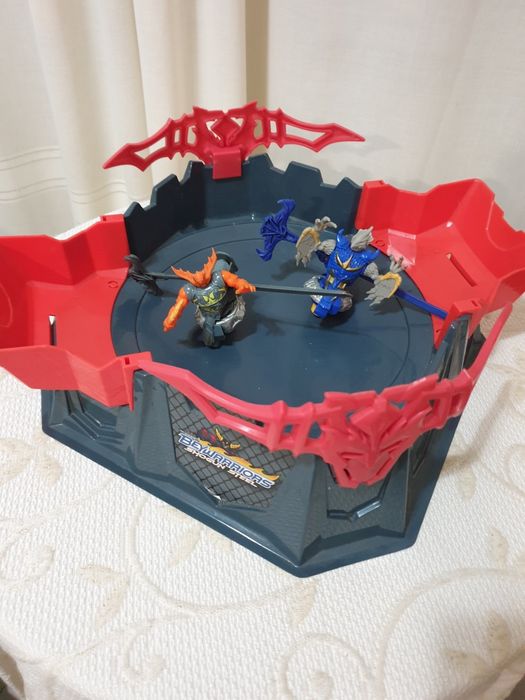 Conjunto de Beyblades, oferta das arenas.