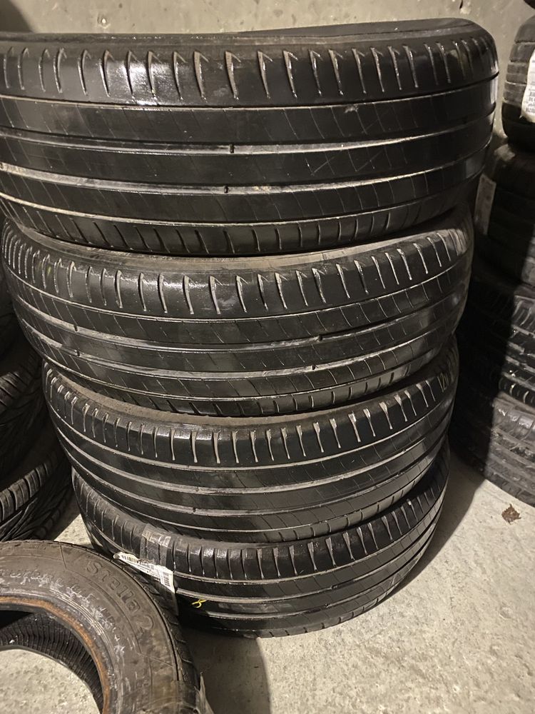 Шины 215/65 r17 летние комплект Michelin.