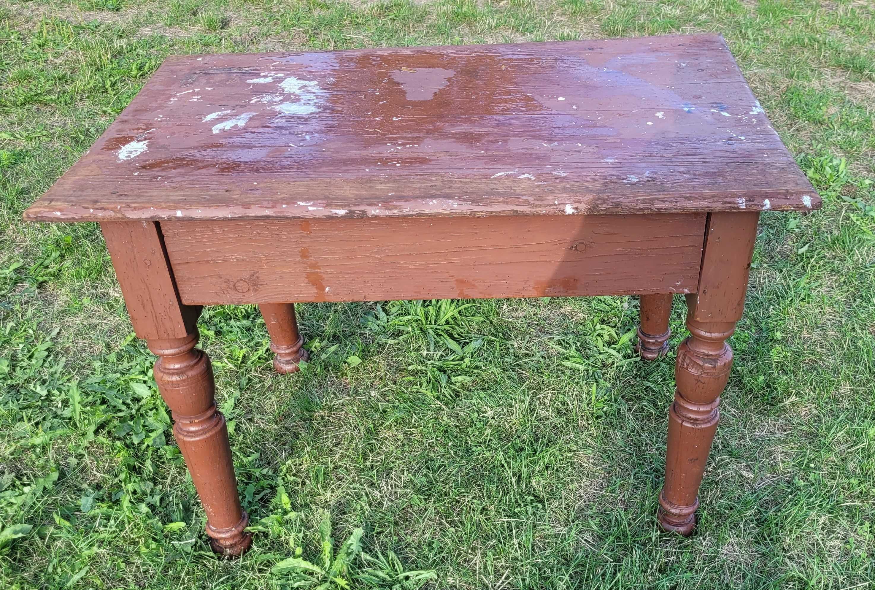 Stary stół drewniany z szufladą
