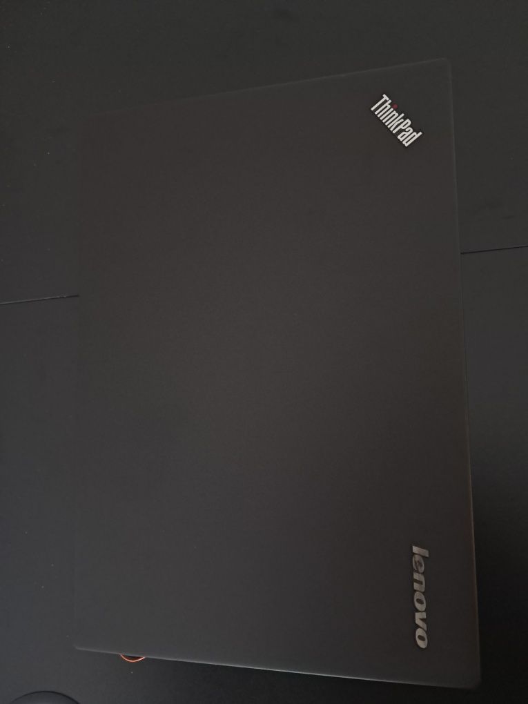 carcaça de um lenovo carbono com toutch serem thinkpad modelo