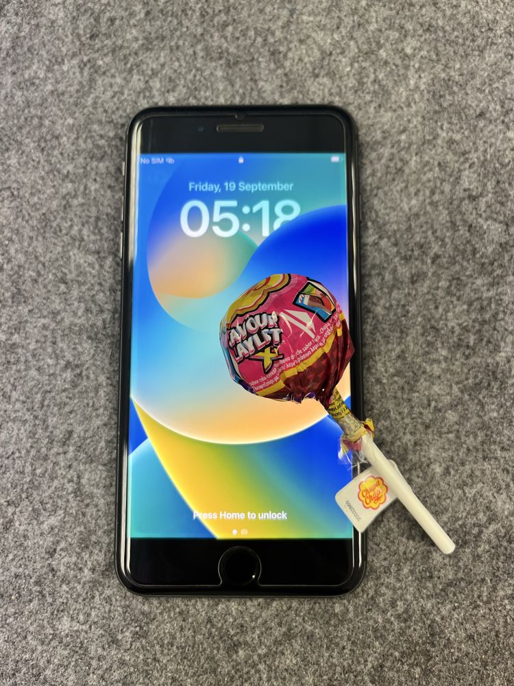 iPhone 8 Plus de 64 GB - Grátis 1 Chupa-Chups :)