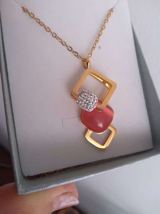 Colar com zirconias e uma pedra Rosa lindíssimo