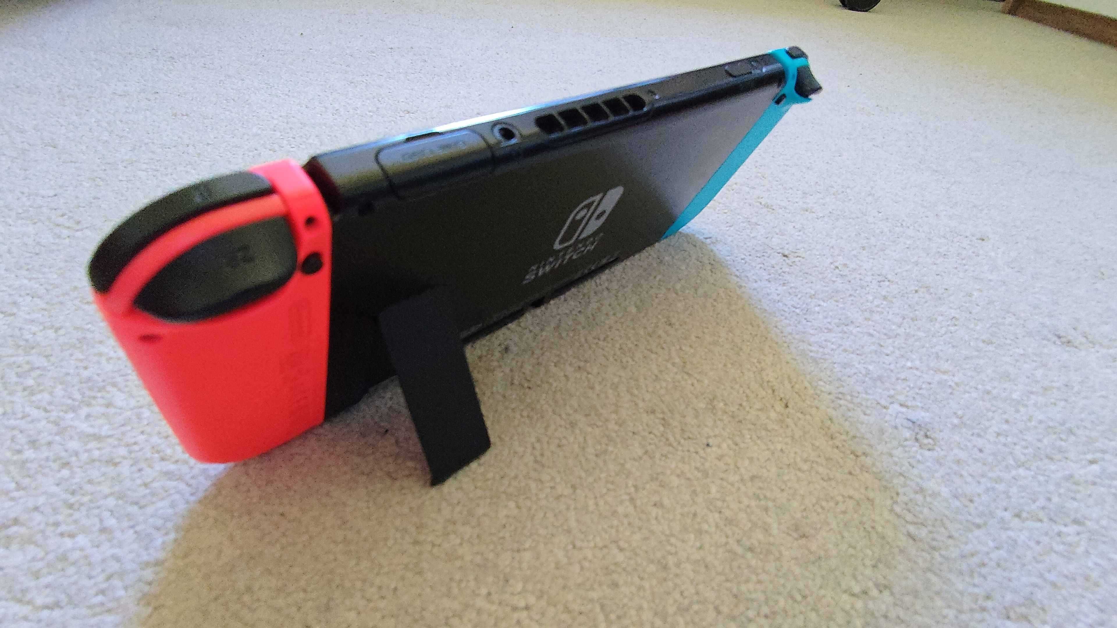 Nintendo Switch v2 + karta SD + etui