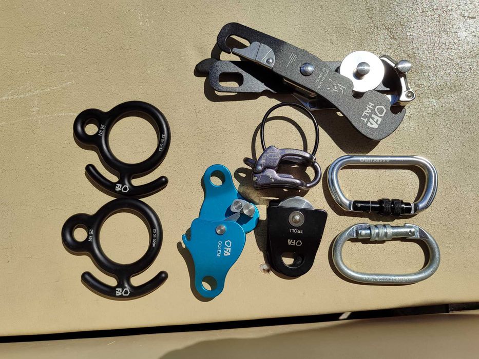 Продаю снарягу для альпинизма.