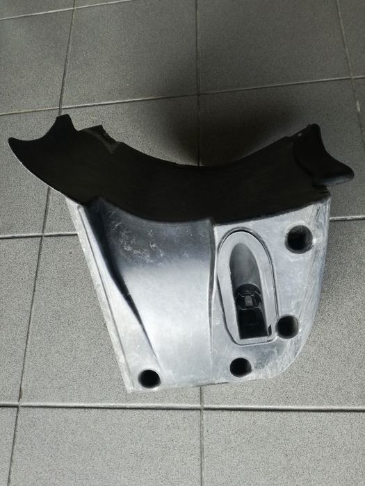 Oryginalne nadkole krótkie przód BMW E39 M-pakiet. Strona prawa.