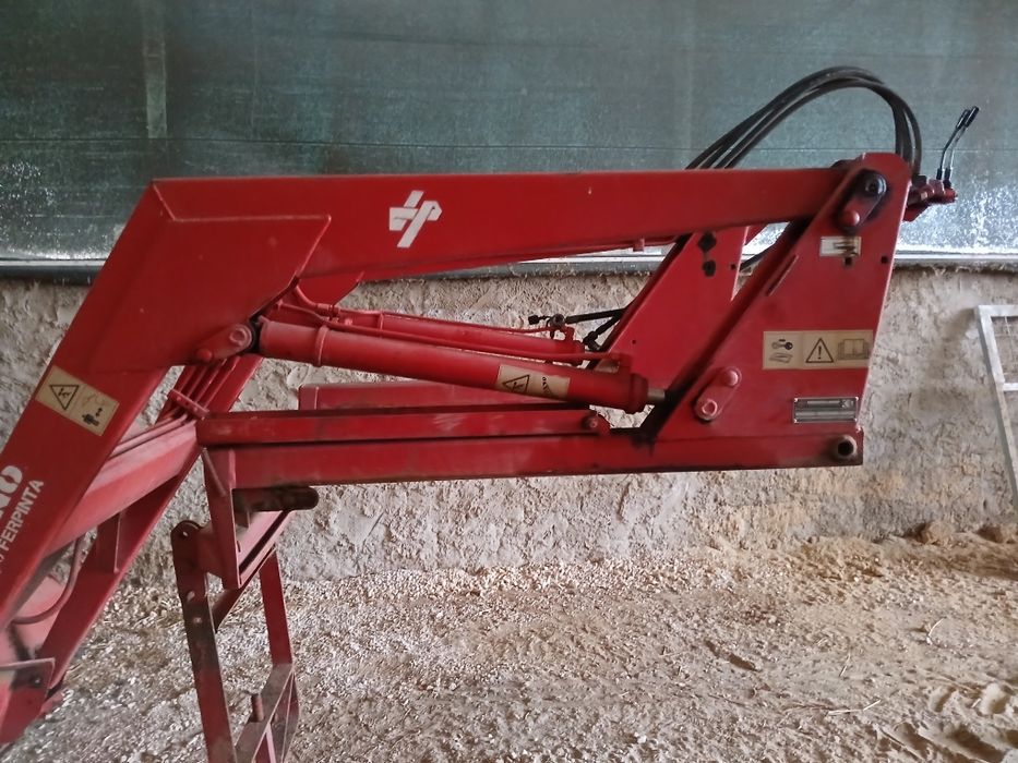 Carregador frontal pouco usado