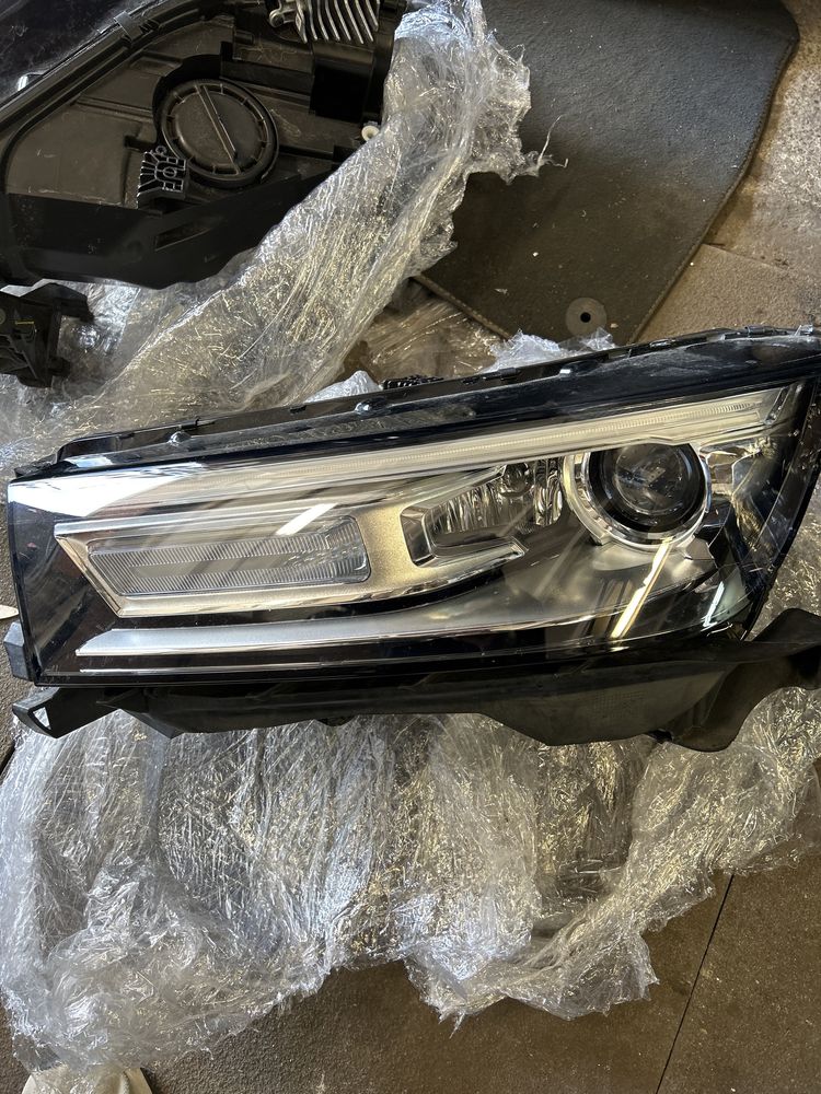 Audi q5 80a lampy bixenon komplet