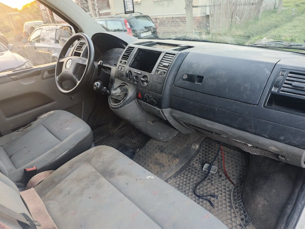 Volkswagen T5 9osob 2.5tdi 2003r uszkodzona uszczelka pod glowica