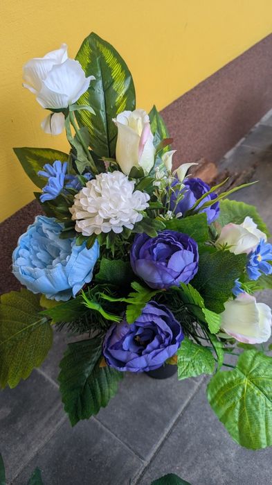 Kompozycja nagrobna stroik bukiet na grób cmentarz wiązanka