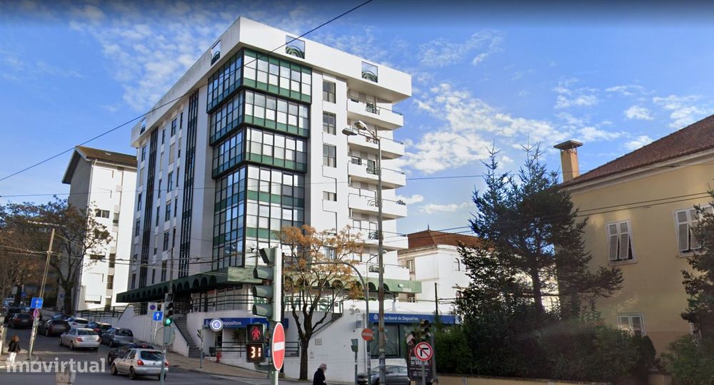 Apartamento T3 para arrendamento na Rua Gomes Freire, Cruz de Celas