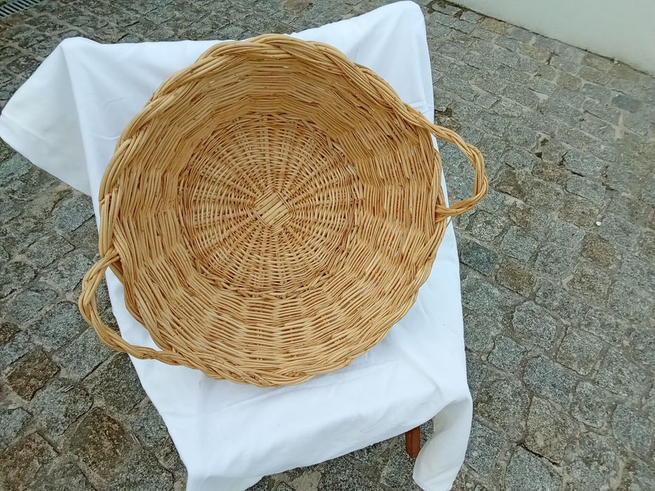 Cestas em palha redondas