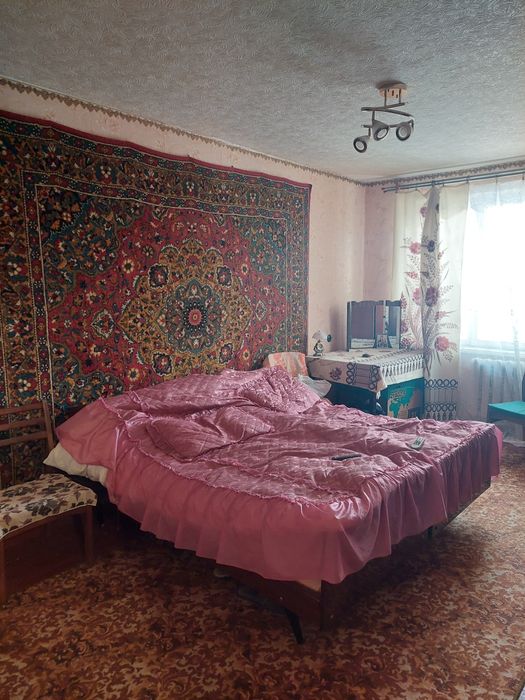 Продам 4х кімн квартиру  с індивидуальним опаленням с. Омельник