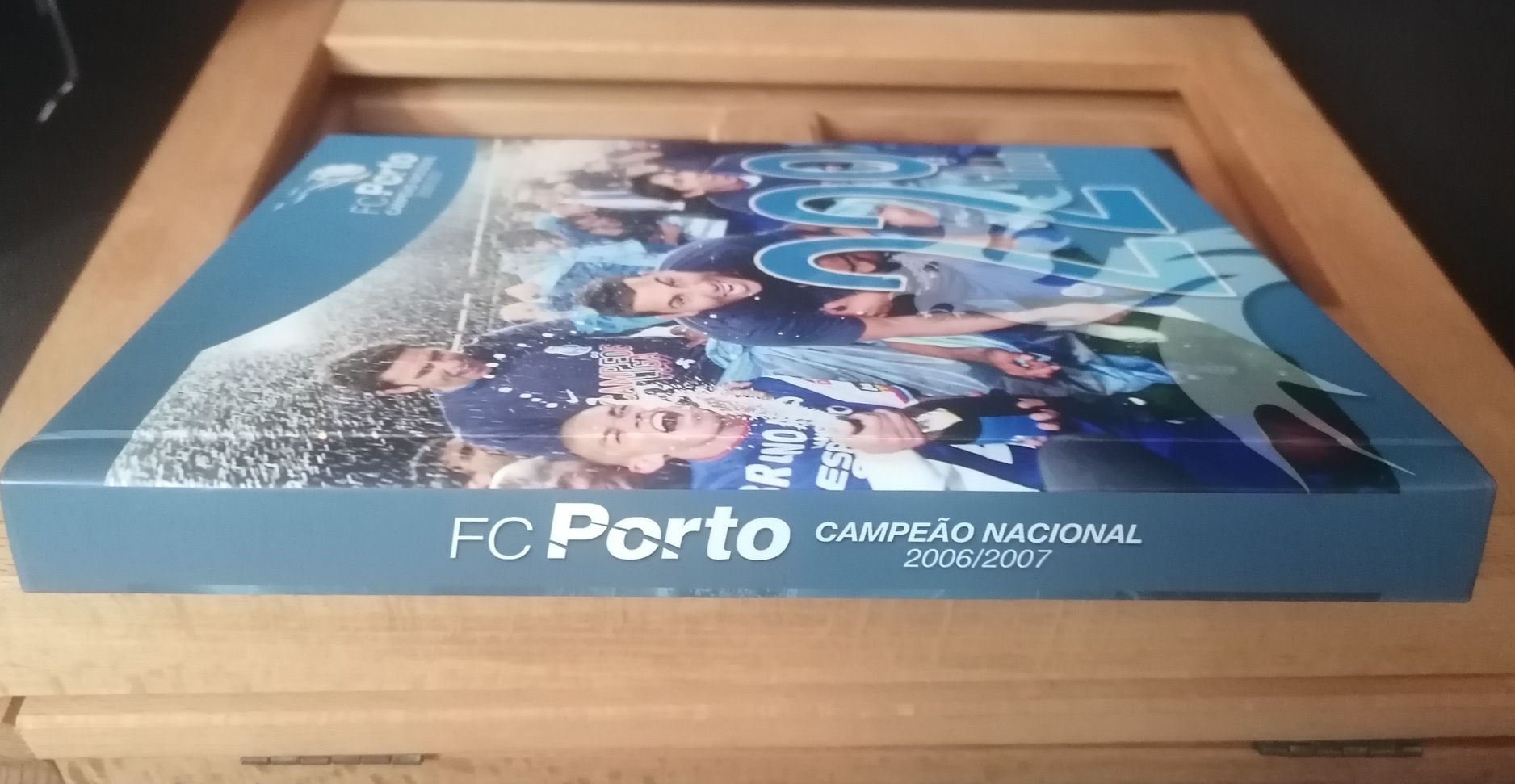 Álbum fotográfico do clube de futebol FC Porto referente ao 22° título