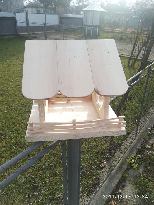 кормушка для птиц. Годівничка для птахів.