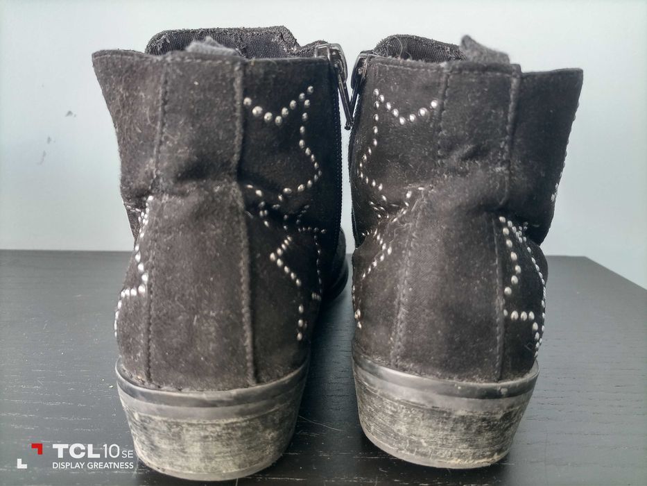 Botins pretos tipo camurça