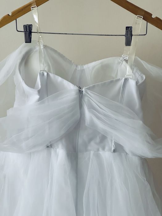 Весільна сукня з шлейфом