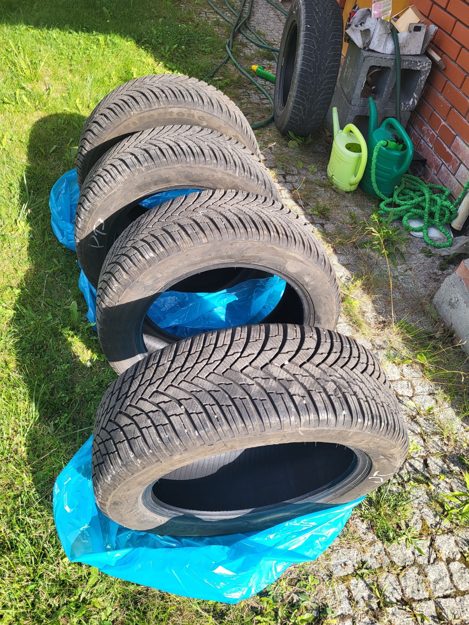 Firestone Winterhawk 4 215/55 R17