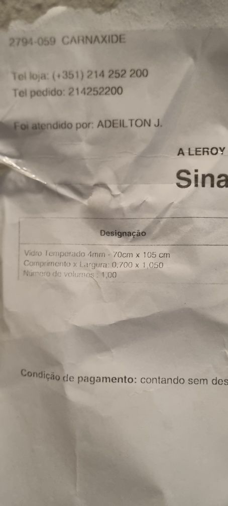 Vidro temperado cortado com dimensões específicas