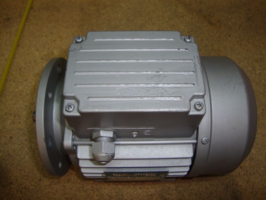 Motor Trifásico 0.5 HP/0.37 KW - 1370 rpm - NOVO