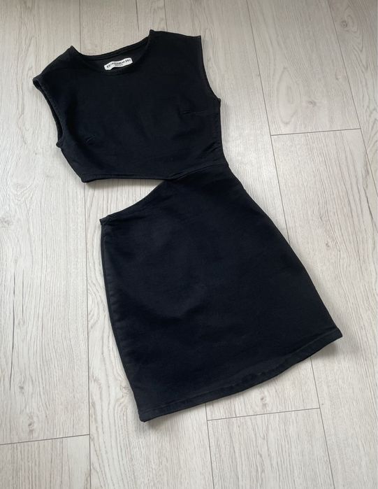 Jeansowa czarna krótka dopasowana sukienka bez rękawów z wycięciem xs