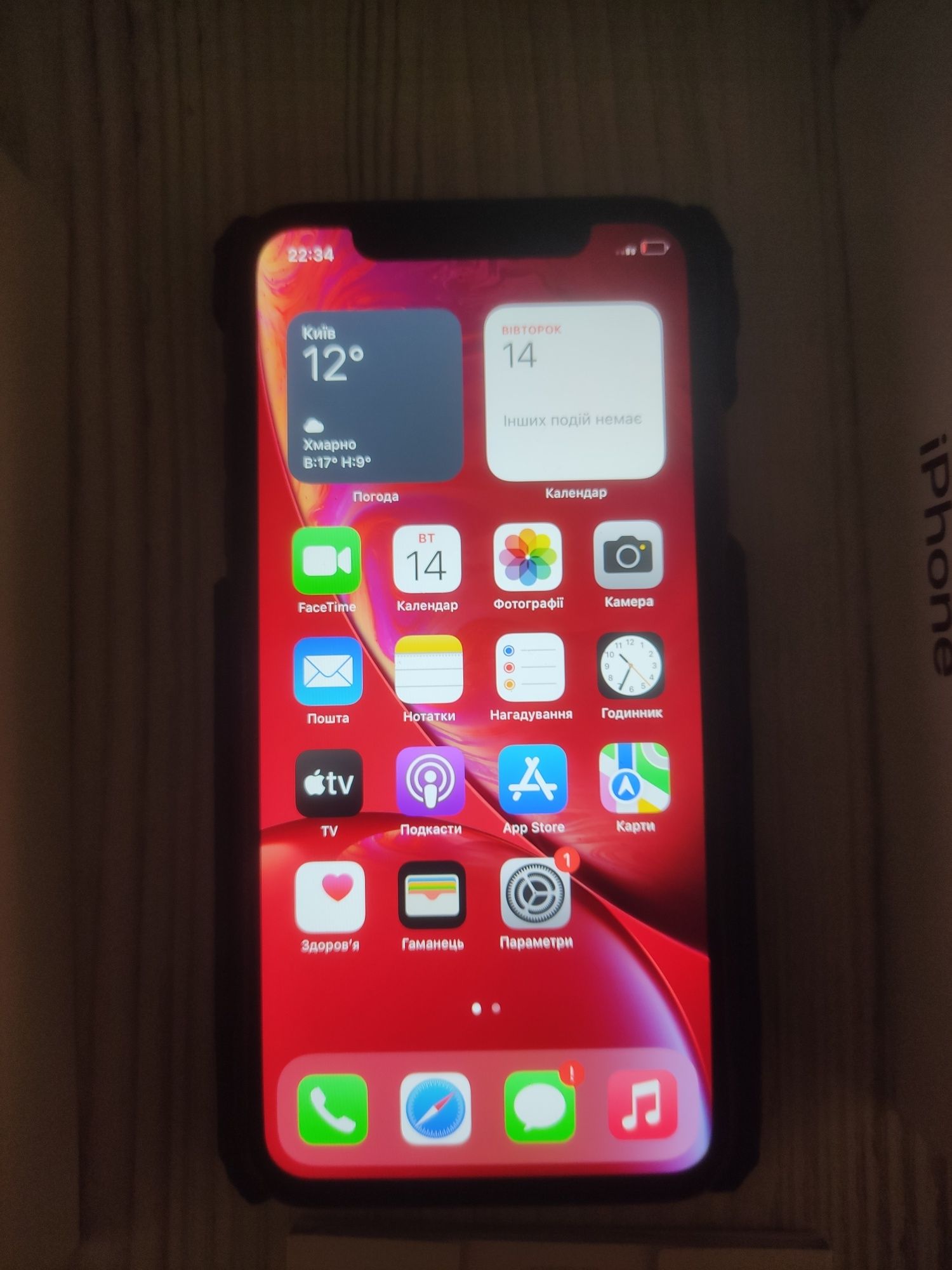 iPhone XR на 64 ГБ червоний