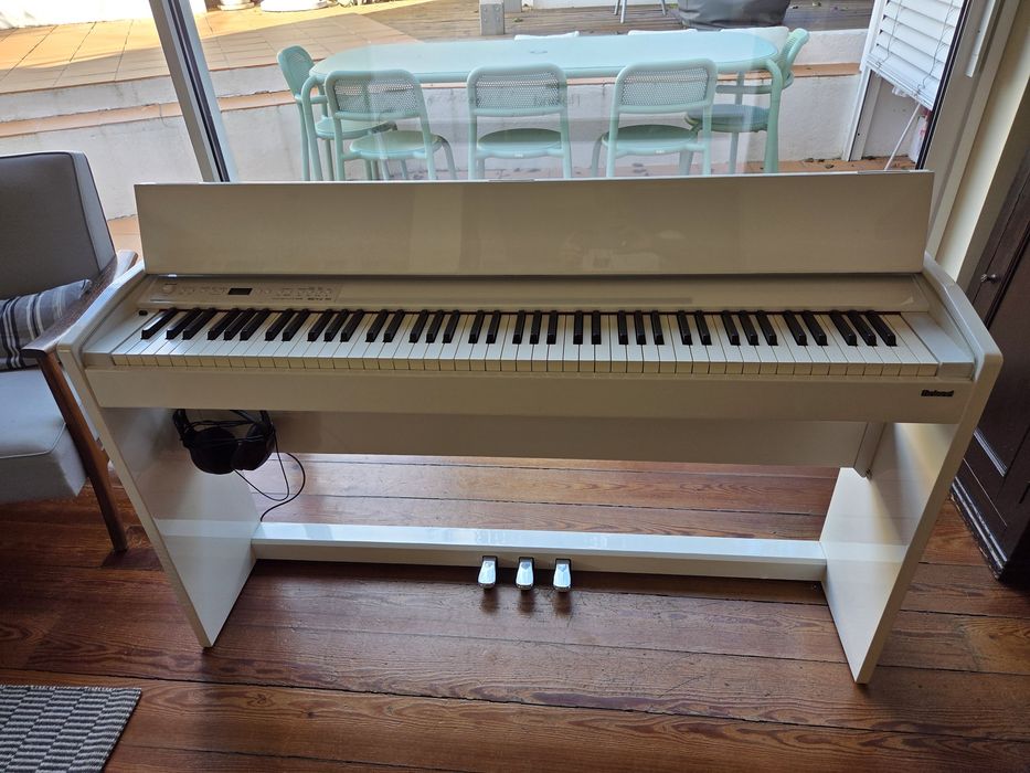 Piano digital Roland F 120 R