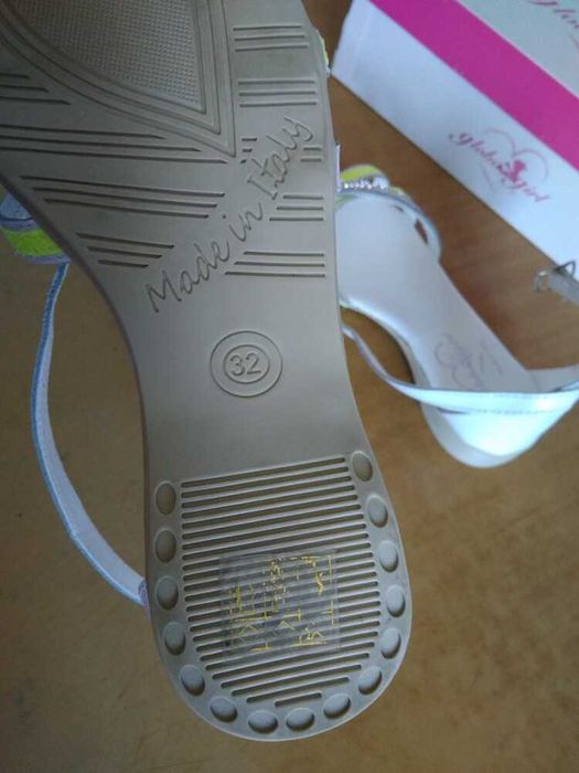 Босоніжки на дівчинку нові р.32