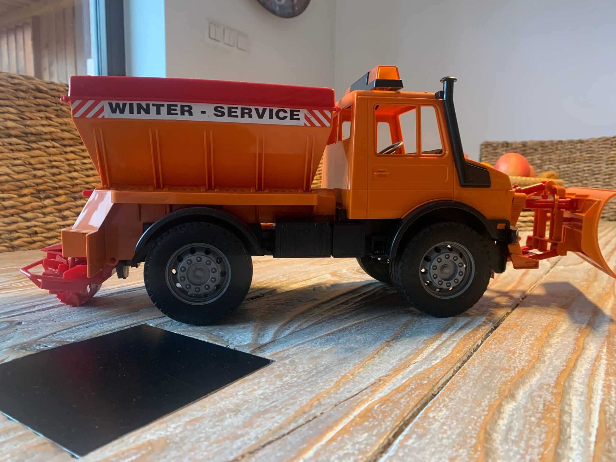 MB Unimog odśnieżarko piaskarka - BRUDER 02572