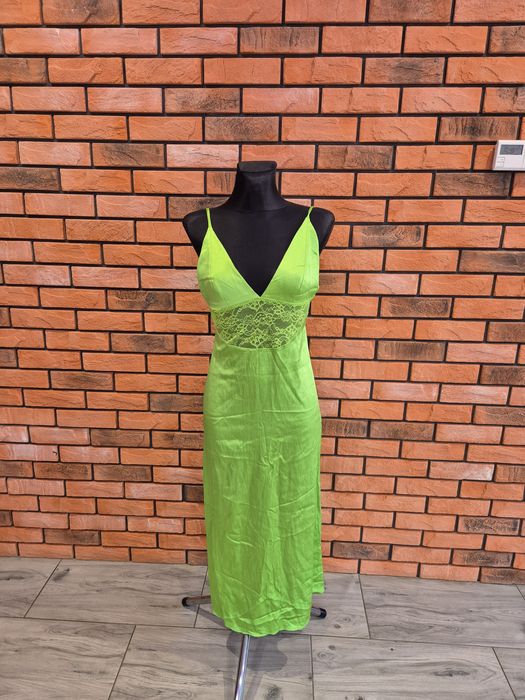 Długa satynowa sukienka seledynowa zara