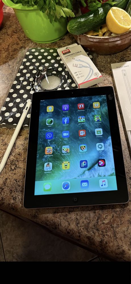 Tablet iPad Apple Retina + nowy rysik + nowy kabel - cały zestaw